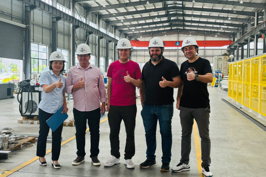 Il 31 maggio 2024 è venuto in visita un cliente brasiliano